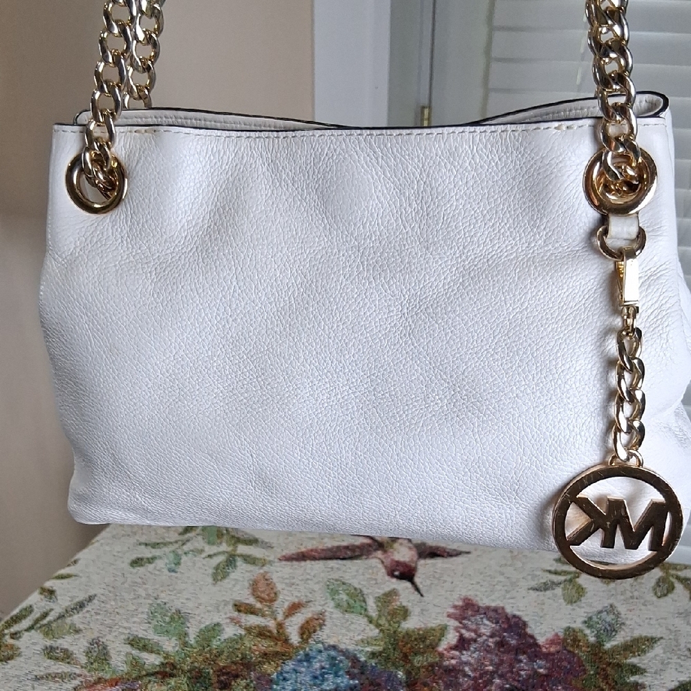 Michael Kors Cream Shoulder Bag with Gold Chain - Picture 15 of 17